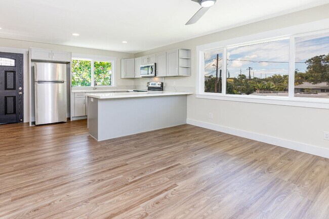 Foto del edificio - Attached 2bd/1ba apartment above garage w ...