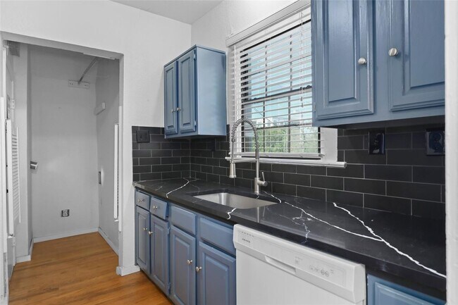 Foto del edificio - 4037-4039 Roswell St