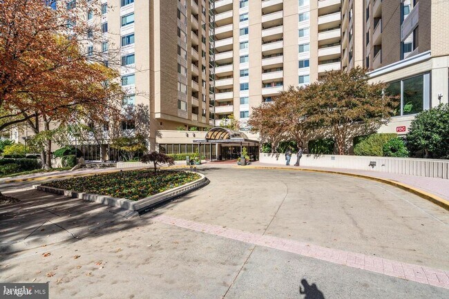 Building Photo - 4601 N Park Ave