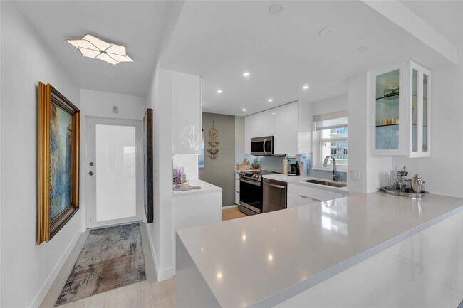 Foto del edificio - 1610 N Ocean Blvd