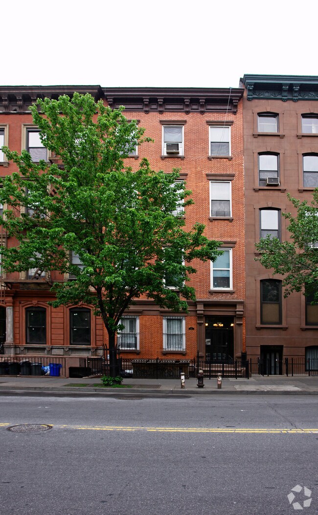 Building Photo - 321 W 14th St