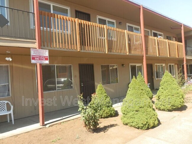Foto del edificio - 1806 E 4th Plain Blvd