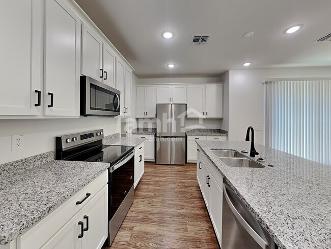 Foto del edificio - 15074 W Sherman St