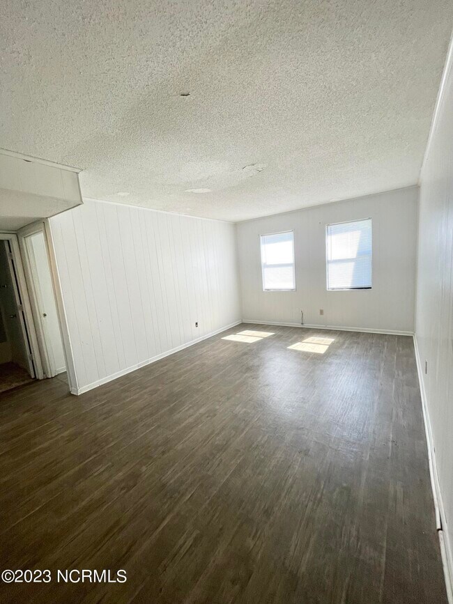 Foto del edificio - 102 Ravenwood Dr