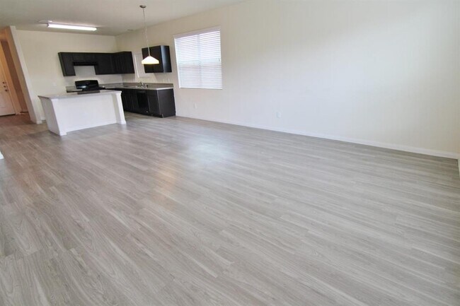 Building Photo - 210 Rodeo Dr