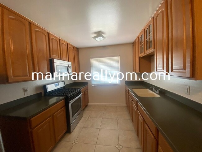Building Photo - Charming 3 bedroom, 2 bathroom home locate...