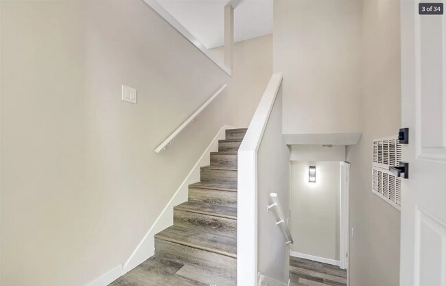Building Photo - Spacious remodeled 4 Bedroom home availabl...