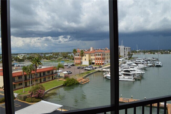Foto del edificio - 10355 Paradise Blvd