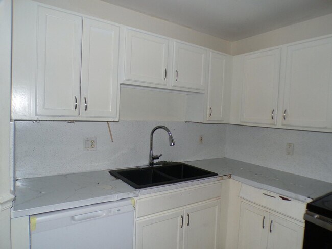 Foto del edificio - 1620 Cetona Dr