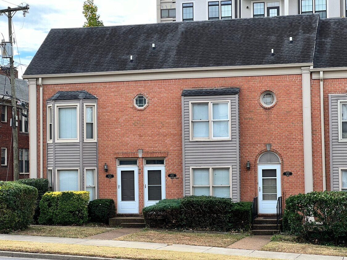Primary Photo - 1823 Wedgewood Ave