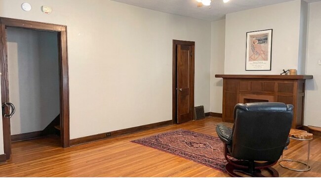 Foto del edificio - 1114 N Carlos Ave