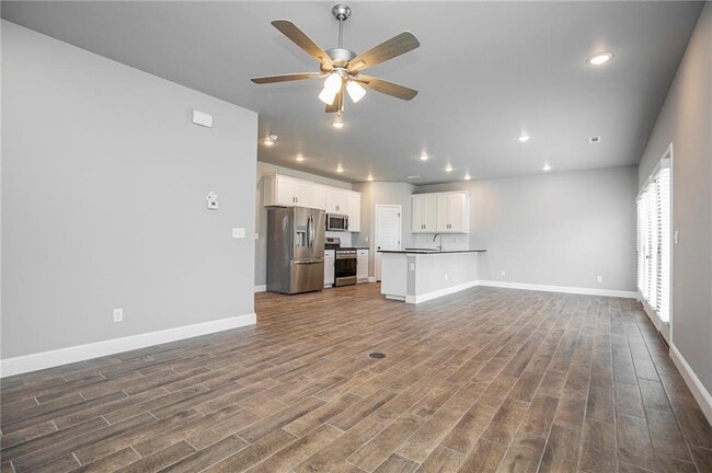 Building Photo - 2010 Periwinkle Pl