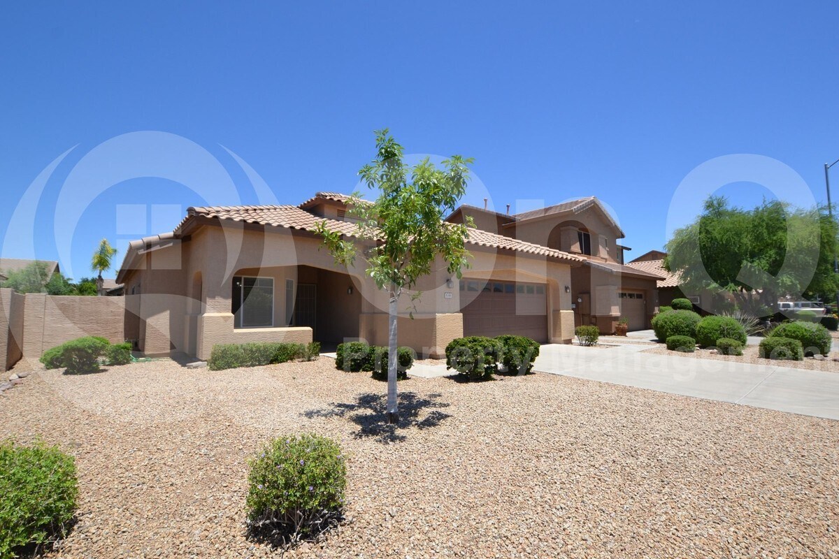 Foto principal - 8166 W Ross Ave