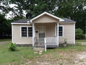 Building Photo - 922 E Andrews Ave