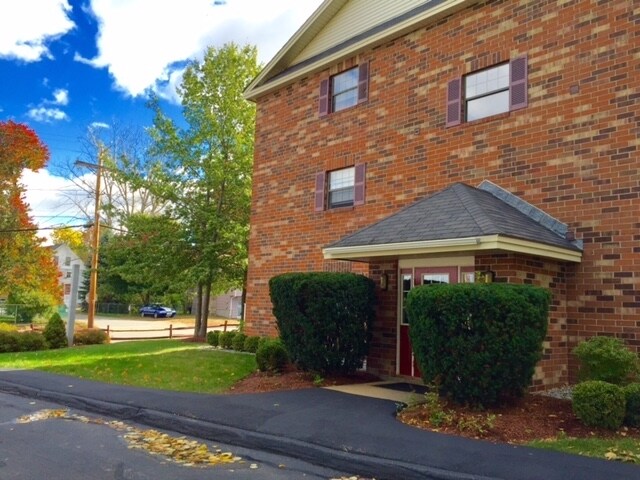 Foto del edificio - 11 Railroad Ave