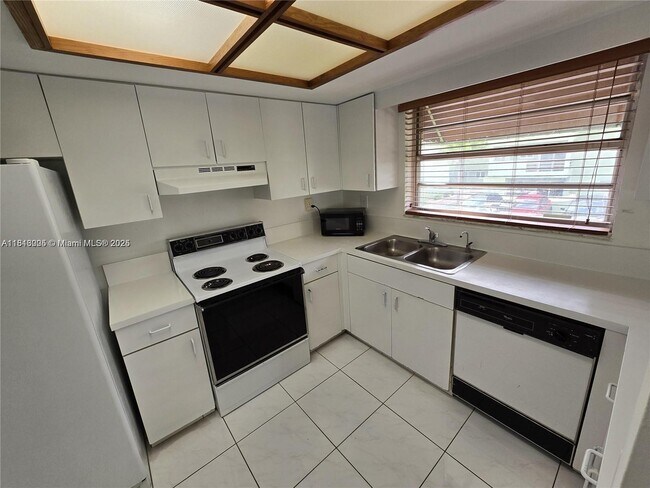 Foto del edificio - 11183 NW 7th St