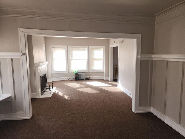 Foto del edificio - 4502-4504 W Lloyd St. (Duplex)