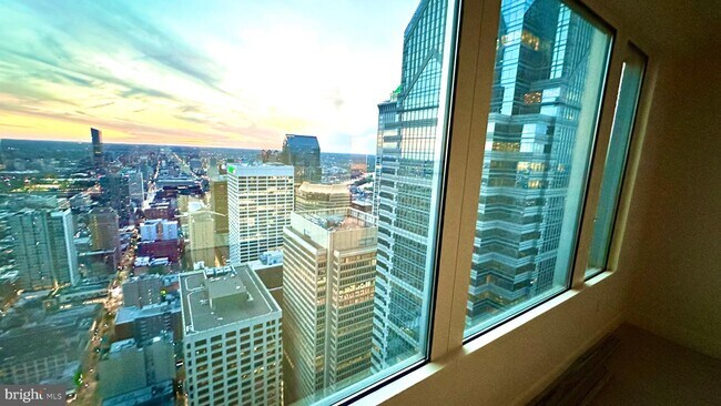 Foto del edificio - 50 S 16th St