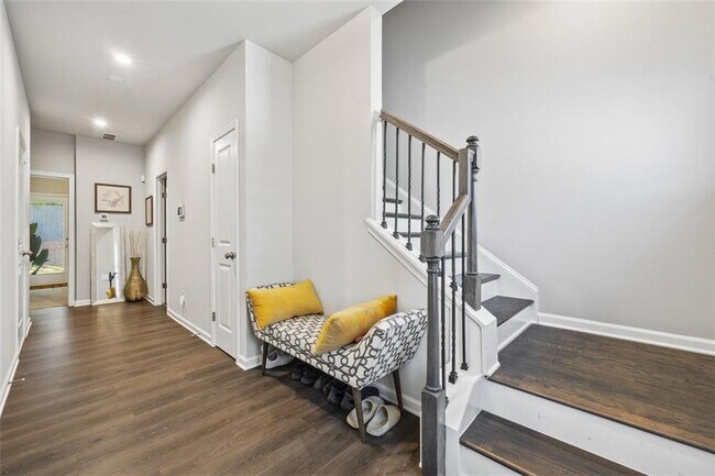 Building Photo - 6472 Brookside Dr SE