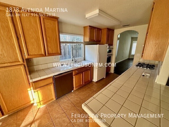 Building Photo - 1878 Avenida Martina