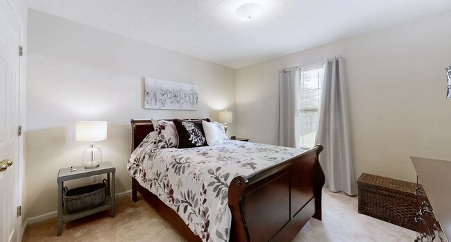 Foto del edificio - 348 Huntington Dr