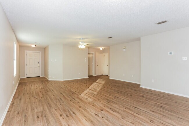 Foto del edificio - 918 Anvil Creek Dr