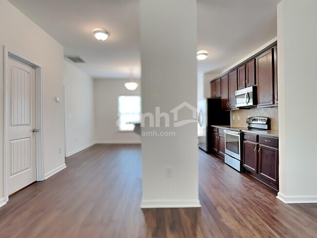 Foto del edificio - 913 Bridlemine Dr