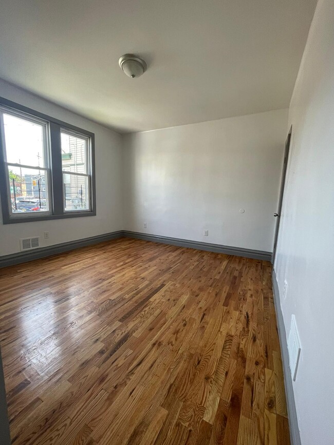 Building Photo - 41 McAdoo Ave
