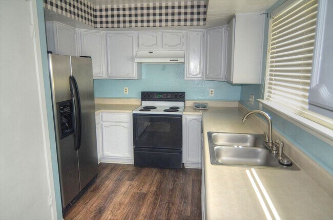 Building Photo - 1008 Field Trail Dr