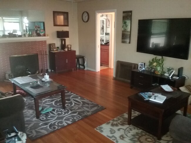 ¡Amplia sala de estar! - 4804 Austin Dr