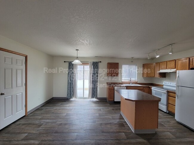 Building Photo - 6321 Thistledown Dr