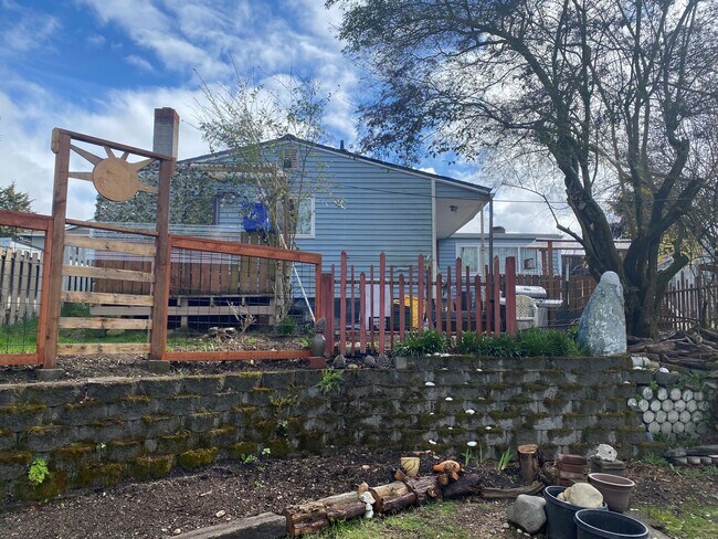 Foto del edificio - 11028 17th Ave SW