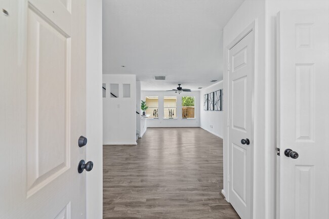 Foto del edificio - 6310 Mountain Pines Ln