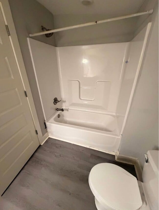 Building Photo - 4 Bedroom 2 Bathroom For Rent