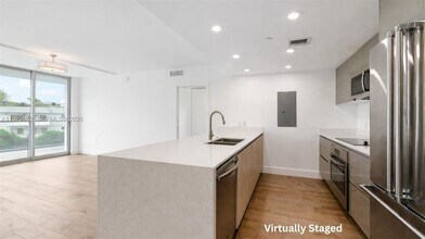 Building Photo - 13800 Highland Dr