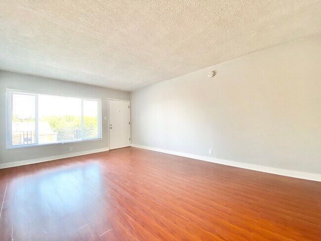 Foto del edificio - 7731 Romaine St