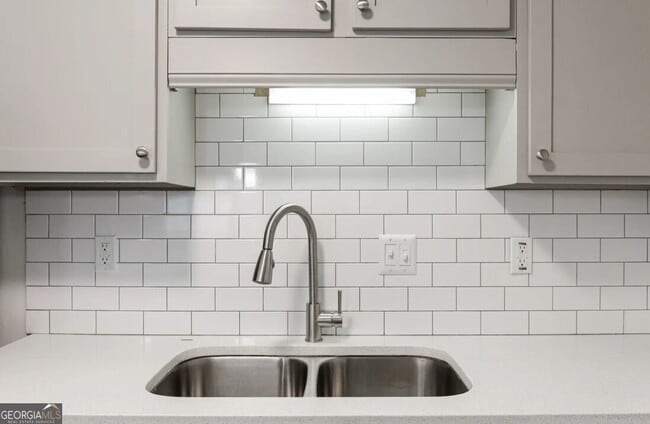 Building Photo - 2330 Cobb Pkwy SE