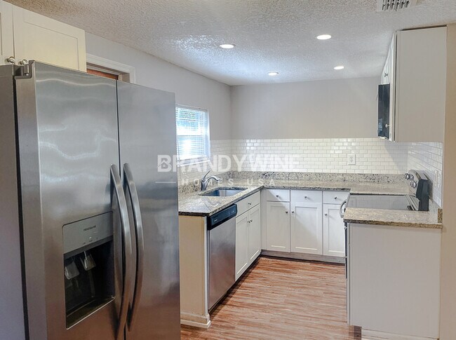 Foto del edificio - NEW Lower Rental Rate Leasing Special: Mar...