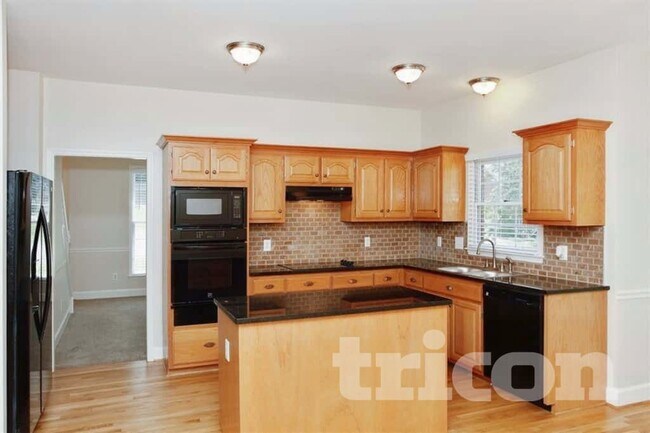 Foto del edificio - 105 Saddlebridge Ln