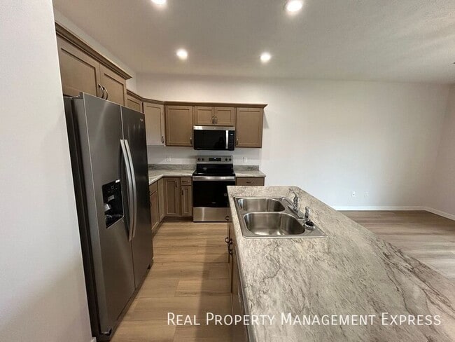 Building Photo - 2 Bedroom 1.5 Bathroom Home for Rent