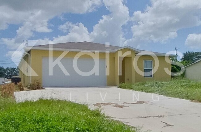 Foto del edificio - 110 Kismet Pkwy E