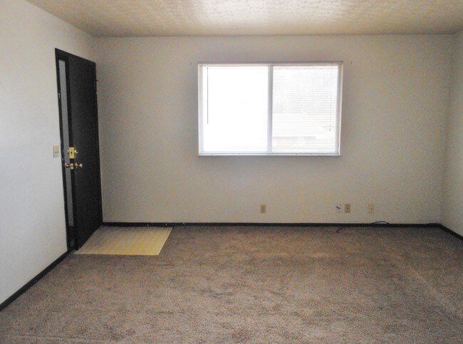 Building Photo - 724 Patty Dr