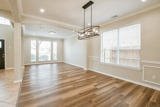 Building Photo - 815 Robins Way