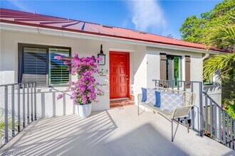 Building Photo - 375 8th Ave S