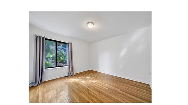 Foto del edificio - 3333 Forest Ridge Rd