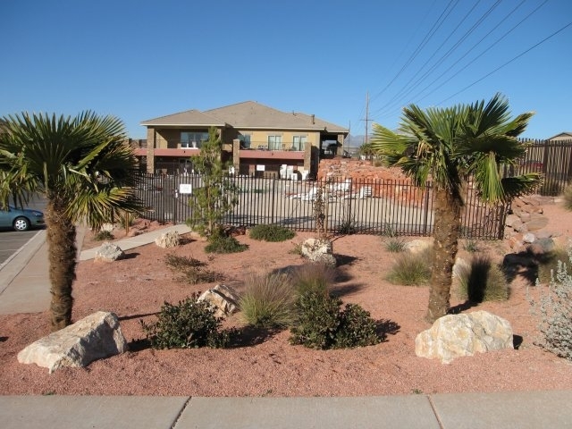 Foto del edificio - Red Rock Ridge Student Housing