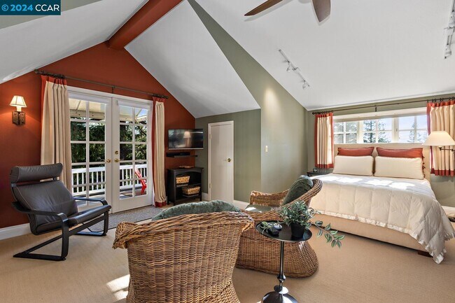 Building Photo - 391 Bryan Dr