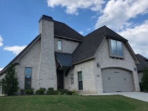 Building Photo - Beautiful Brick Home in Mimms Trail