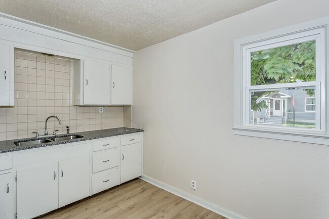 Foto del edificio - 1802 N Market St