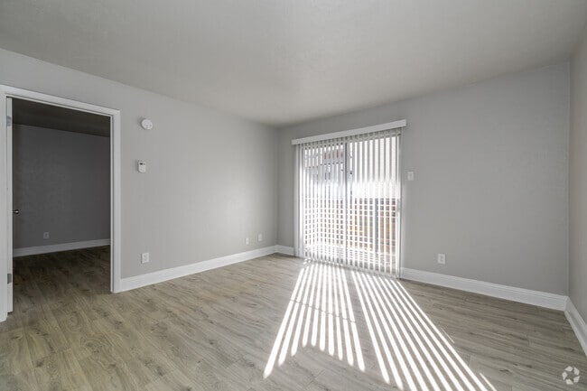 1BR, 1BA - A2R - Living Area - Waterford at Bellmar